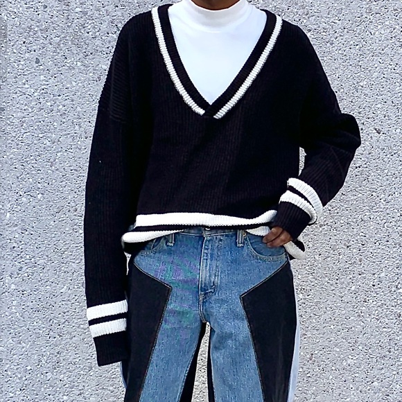 V-neck Knit Sweater Varsity - Picture 1 of 4